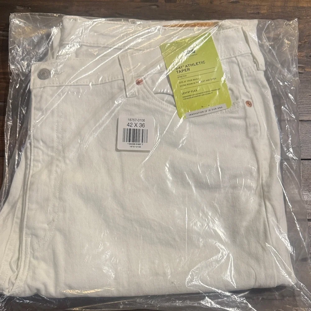 Levi’s 541 Athletic Tapered White Jeans-Size: 42x36